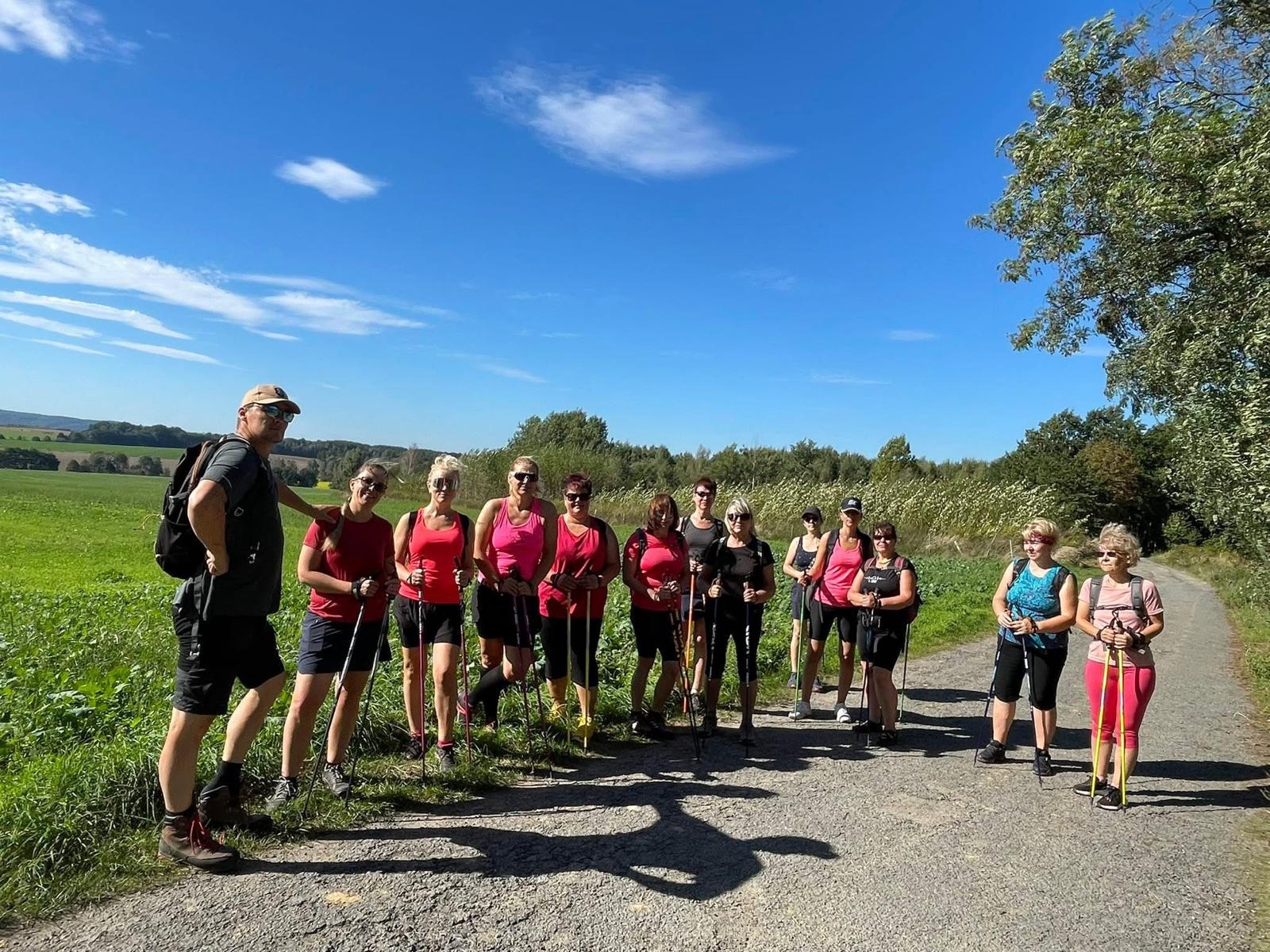 Výšlapy s Nordic Walkingem